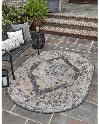 Traditional outdoor traditional valeria rug - Area Rugs