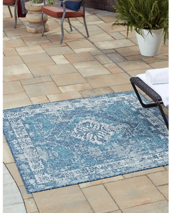 Traditional outdoor traditional valeria rug - Area Rugs